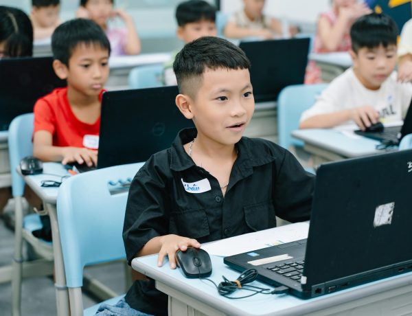 AI Cho Học Sinh – Nâng Tầm Tư Duy Toán Tin Cho Trẻ 7-12 Tuổi Cùng VISI AI