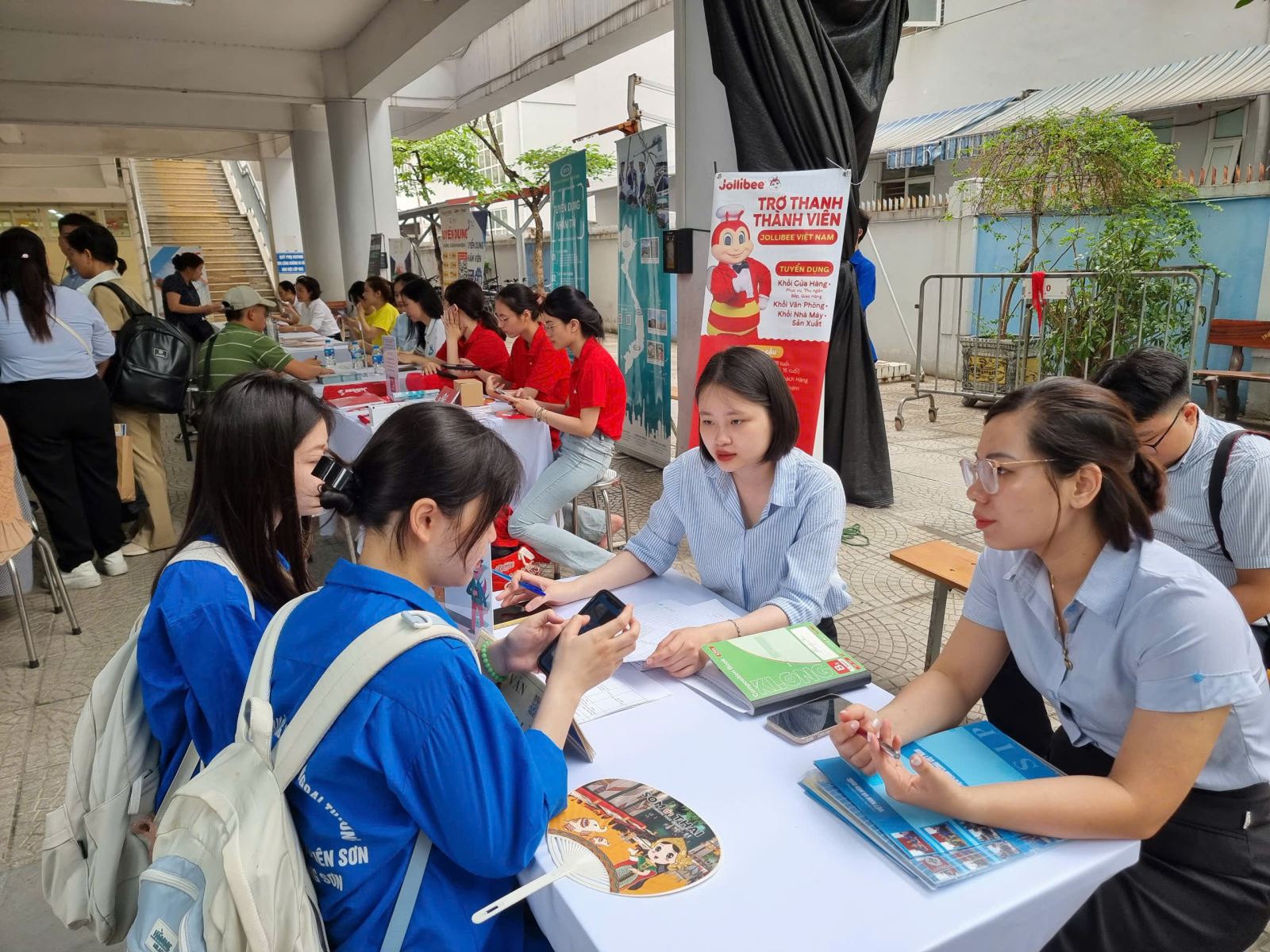 5 nghề nghiệp tương lai cho trẻ nếu học AI từ sớm. Ảnh: ST