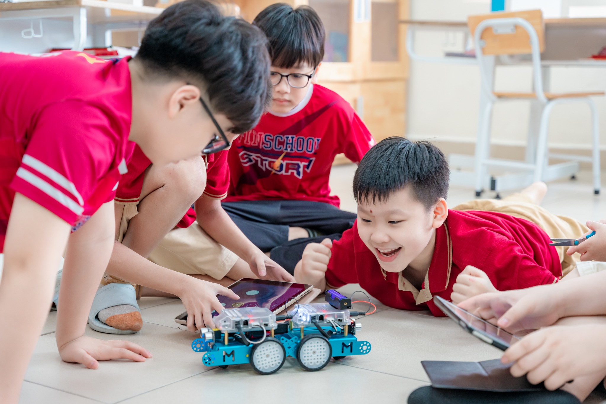 Lý do trẻ 8–14 tuổi nên học robot?. Ảnh ST