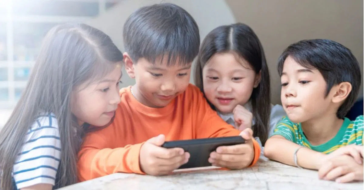 Sai lầm lớn nhất của phụ huynh: Sợ con dùng công nghệ quá sớm. Ảnh: ST