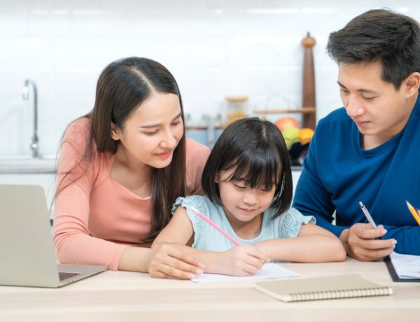 5 cách để ba mẹ đồng hành cùng con khi con bắt đầu học AI