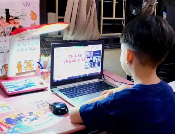 Sai lầm lớn nhất của phụ huynh: Sợ con dùng công nghệ quá sớm